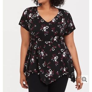 Torrid black skull and roses top size 0